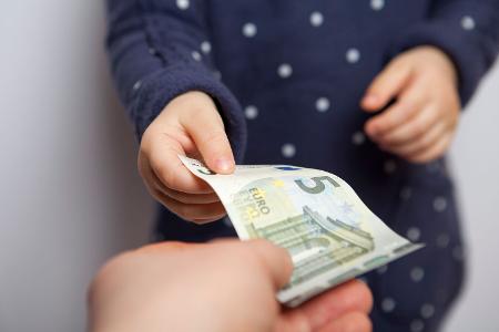 Wie viel Taschengeld ist angemessen? Orientierung nach Alter