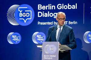 Kanzler Friedrich Merz (CDU) fordert die USA ein, Südafrika zum G20-Gipfel im Dezember einzuladen.