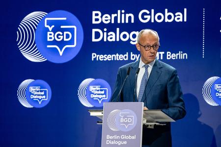 Kanzler Friedrich Merz (CDU) fordert die USA ein, Südafrika zum G20-Gipfel im Dezember einzuladen.