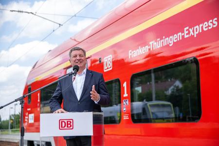 Bayerns Verkehrsminister Christian Bernreiter ist aktuell der Vorsitzende der Verkehrsministerkonferenz von Bund und Ländern. (Archivbild)