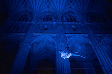 Akrobatik in der Kathedrale von Canterbury