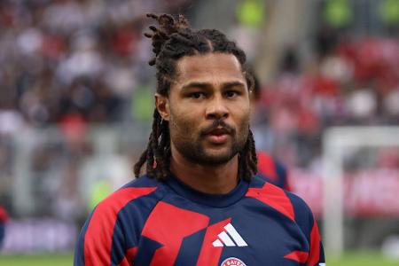 Serge Gnabry (bis 68.) - Note: 3,0 - Setzte viele Impulse, die der Gegner so nicht kommen sah. Scheiterte einmal selbst an Raya. Leitete zudem die Kopfball-Chance von Upamecano und die Elfmeter-Szene mit ein. Zwischen den guten Szenen aber auch mit längeren Schwächephasen.