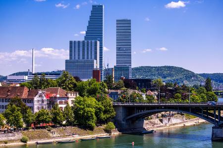 Konzernsitz von Roche in Basel: Das Unternehmen steigerte den Umsatz in den ersten drei Quartalen. (Archivbild)