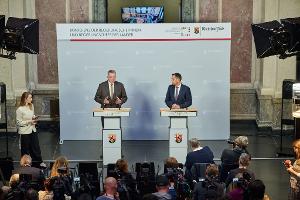Der MPK-Vorsitzende Schnieder (links) und der Co-Vorsitzende Lies stellten gemeinsam die  Beschlüsse des Gremiums nach dem Treffen in Berlin vor. 
