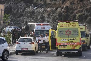 Nach einem Angriff im Westjordanland bereitet Israel eine mögliche Abriegelung des Palästinensergebietes vor.