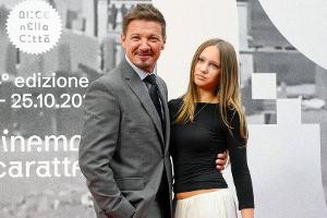 Seltener Auftritt: Jeremy Renner zeigt sich mit Tochter Ava in Rom