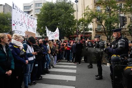 In Frankreich sind für Samstag erneute Demonstrationen angekündigt worden.