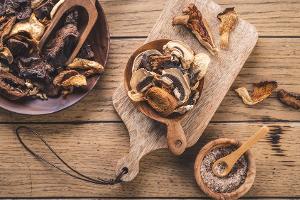 So holt man möglichst viel Umami-Geschmack aus Pilzen heraus
