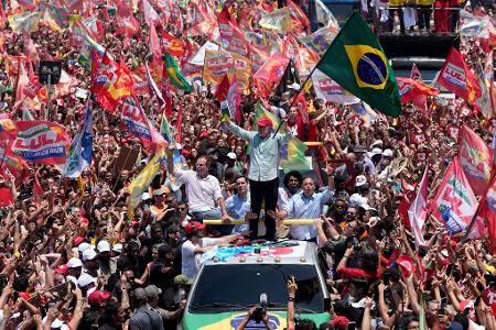 Brasiliens Präsident Luiz Inácio Lula da Silva, aufgenommen bei seiner letzten Wahlkampfkundgebung am Strand von Copacabana 