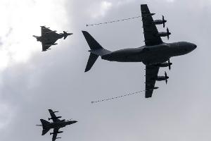 Zwei Flugzeuge vom Typ A400M sollen zur Betankung von Kampfjets bei der Übung eingesetzt werden.