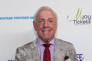 Nach Sturz: Wrestling-Ikone Ric Flair zeigt sich mit Augenverband