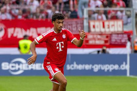 Nathaniel Brown (bis 73.) - Note: 2,0 - Suchte sich sehr geschickt seine Momenten, in denen er die Freiburger dann komplett überrannte. Kratzte zweimalan einem eigenen Treffer, das Gnabry-Tor bereitete er sensationell vor. Ließ sich selbst von mehreren harten Fouls nicht aufhalten.