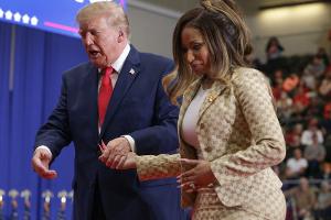Er lobt ihren Hintern: Nicki Minaj macht Wahlkampf für Donald Trump