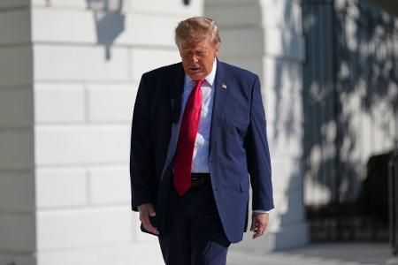 Einige Demokraten fordern die Einsetzung eines unabhängigen Sonderermittlers, um Verbindungen von US-Präsident Donald Trump zum Sexualstraftäter Jeffrey Epstein unter die Lupe zu nehmen. (Archivbild)