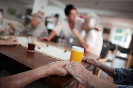 Mehr als 3.000 Euro zahlen Pflegeheimbewohner im Schnitt im ersten Jahr der Heimunterbringung. 