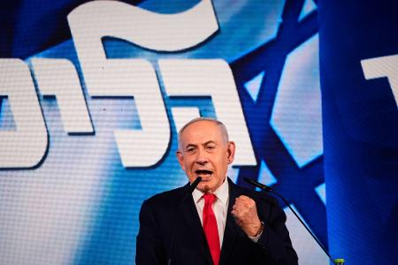 Netanjahu warnt, die Bedrohung durch den Erzfeind Iran sei noch nicht gebannt. 