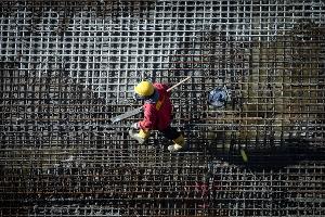 Die Unternehmen in Deutschland wollen dem Ifo zufolge weniger Jobs abbauen