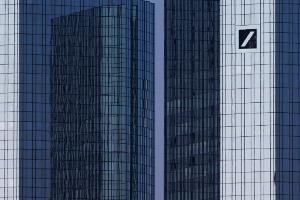 Deutsche Bank: Auch die Zwischenbilanz für das dritte Quartal fällt positiv aus. (Archivbild)