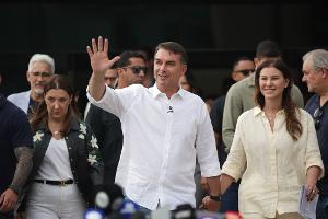 Flavio Bolsonaro und seine Frau Fernanda haben Brasilien verlassen. (Archivfoto)