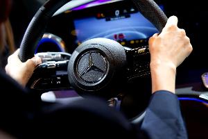 Mercedes-Benz macht mehr Gewinn nach magerem Vorjahresquartal. (Archivbild)