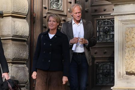 Christina Block und ihr Lebensgefährte Gerhard Delling verlassen das Gerichtsgebäude.