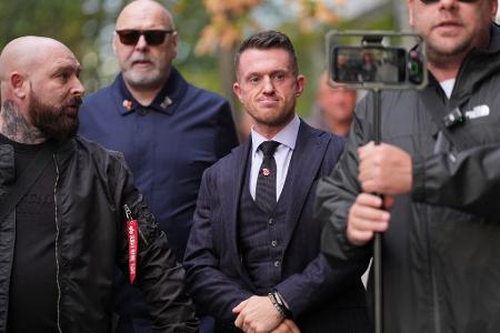 Tommy Robinson droht eine mehrjährige Haftstrafe. 