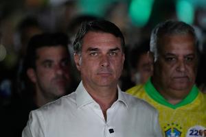 Flávio Bolsonaro hat seine Nachricht an die Brasilianer korrigiert. 