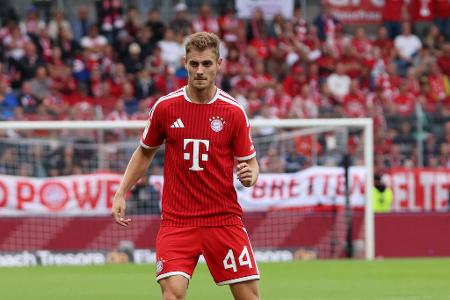 ABWEHR: Josip Stanisic - Note: 3,0 - Wurde anfangs auf seiner Seite mehrfach überspielt und kam auch vor dem 1:1 nicht mehr hinter den Ball. Legte mit der Zeit aber spürbar zu. Schaltete sich dann klug in den Angriff mit ein, ohne hinten aufzumachen.