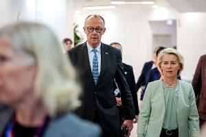 Rückschlag für Ursula von der Leyens Kanada-Pläne: Bundeskanzler Friedrich Merz setzte gemeinsam mit Kollegen durch, dass der Begriff "assoziiertes Mitglied" für Kanada vorerst nicht gebraucht wird. (Archivbild)