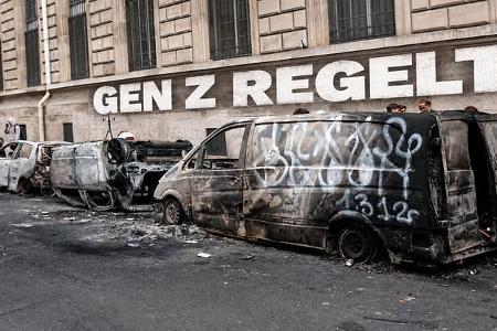 Gen Z regelt Verbrannte Autos