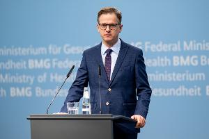 Gesundheitsminister Linemann schließt Leistungskürzungen in der Pflegeversicherung nicht aus.