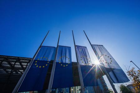 Die Europäische Zentralbank in Frankfurt entscheidet regelmäßig über die Leitzinsen im Euroraum. Nach zwei Zinserhöhungen in diesem Jahr hält die Notenbank vorerst still.