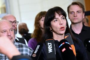 Linke-Fraktionsvorsitzende Elif Eralp hat betont, konsequent gegen Gewalt und Kriminalität vorgehen zu wollen. 