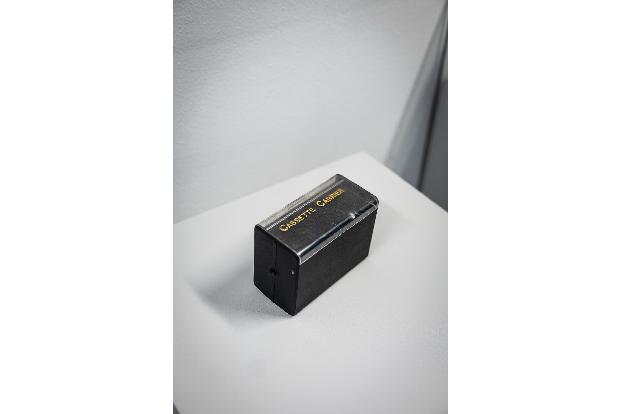 In dieser Kassettenbox bewahrte ein türkisches Ehepaar sogenannte Hörbriefe auf, die ihre zunächst in der Türkei bei Verwandten zurückgebliebene Tochter für sie eingesprochen hatte. 