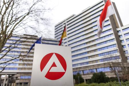 Die Zahl der Arbeitslosen in Deutschland ist im Oktober um 40.000 gesunken. (Archivbild) 