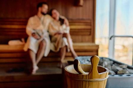 Wellness, Sauna, Paar, Kübel