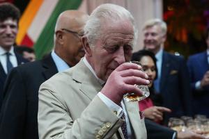 König Charles probiert exklusiven Rum bei Staatsbesuch in Guyana