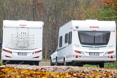 Das Mobil ist drei Zentimeter breiter und 16 hoeher als der Caravan.